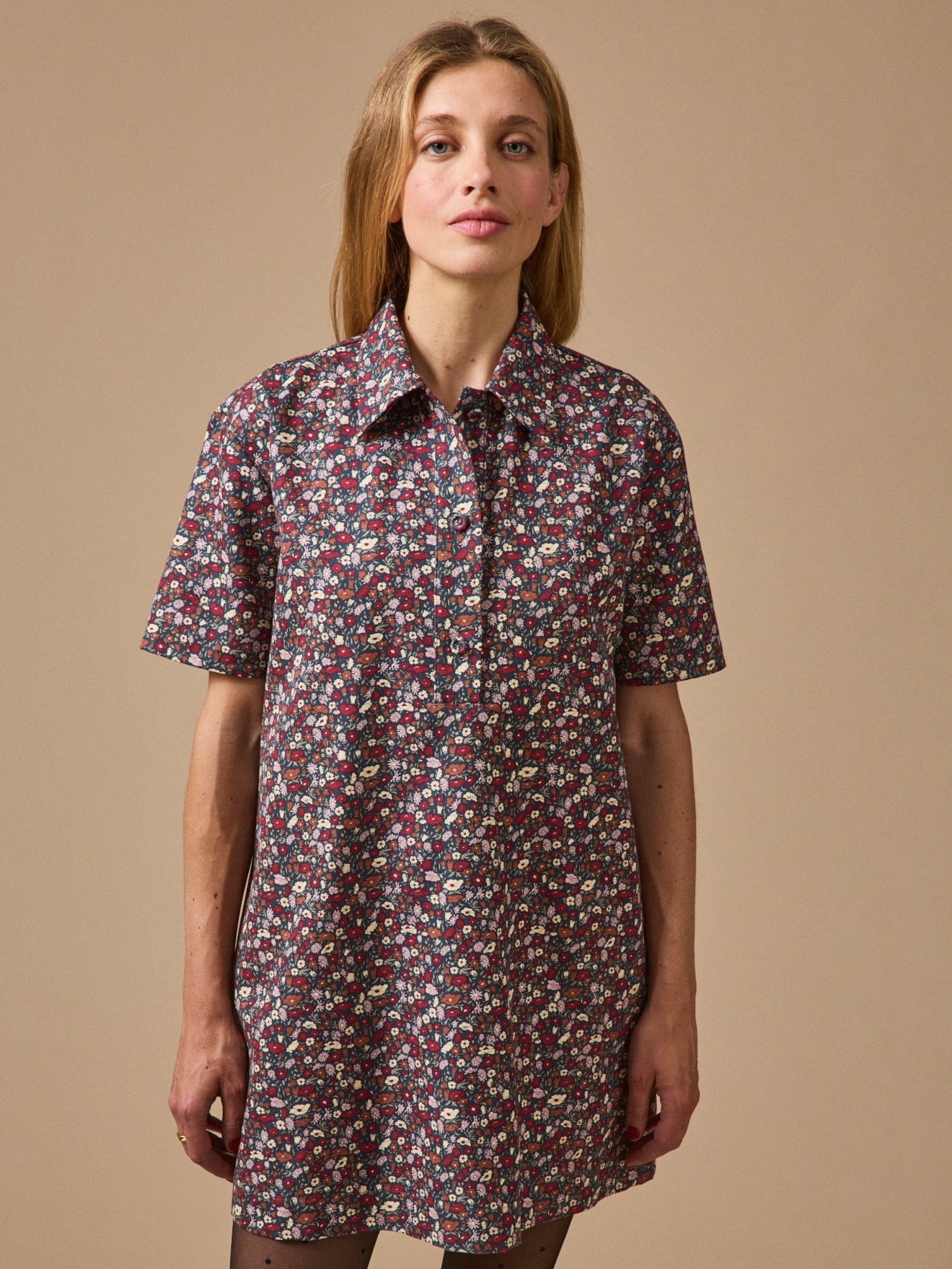 Robe-chemise femme à motif floral, motif floral sombre – vue 1