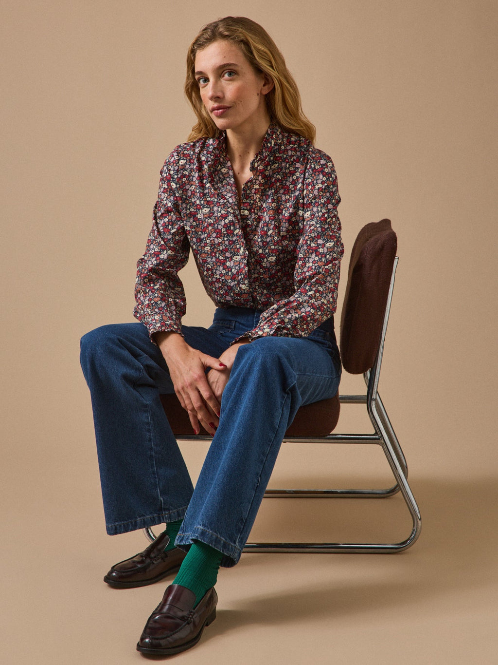 Blouse femme à col volanté – motif floral, motif floral sombre – vue 5