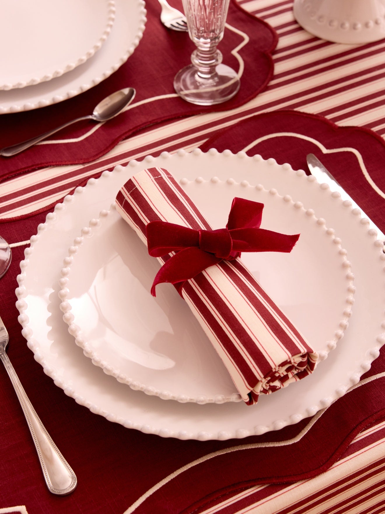Lot de 4 serviettes de table rayées en coton mélangé, rayures bordeaux et écru – vue 2