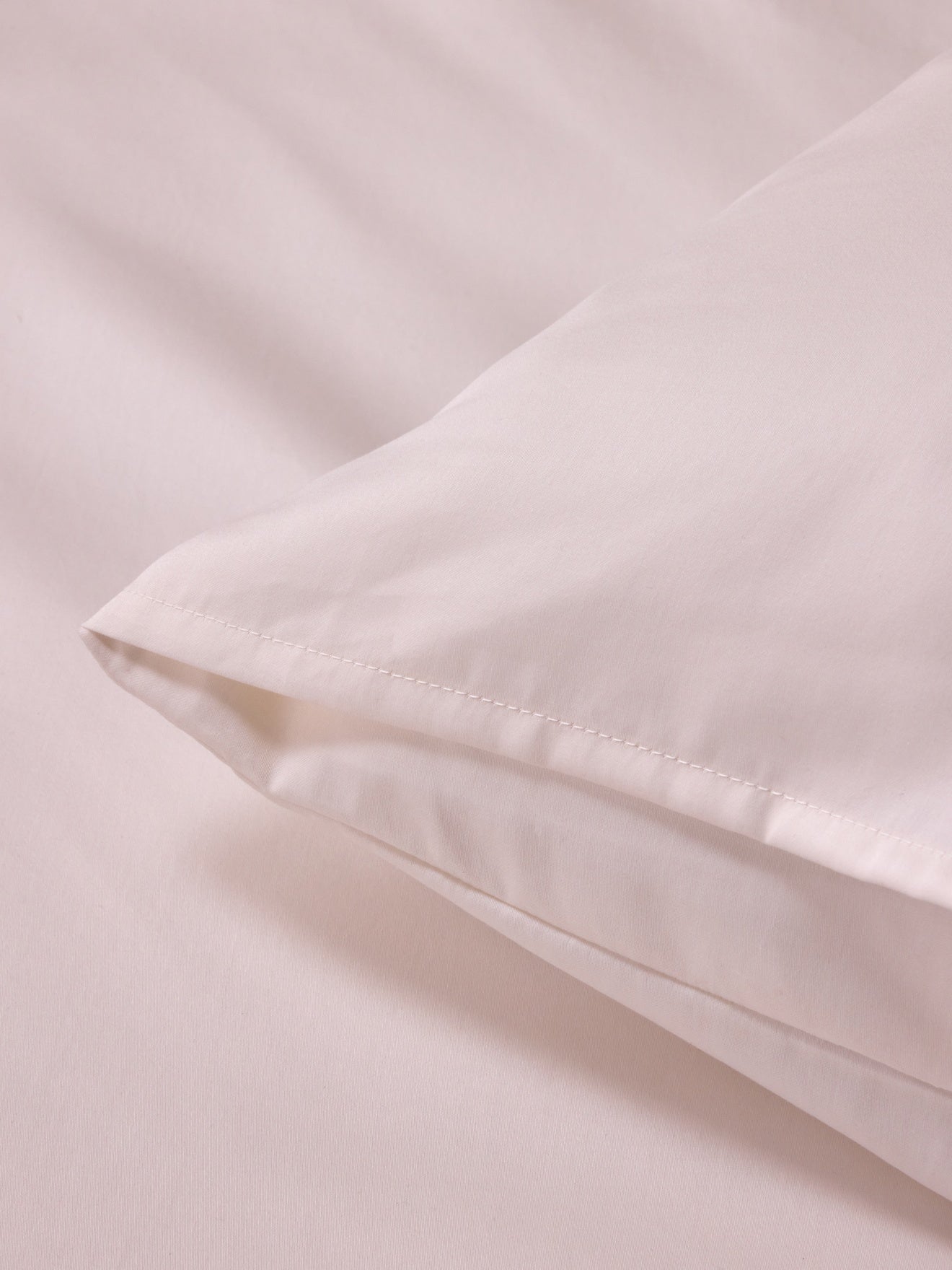 Taie d’oreiller en satin de coton à bordure – écru et marine, écru et bleu marine – vue 5