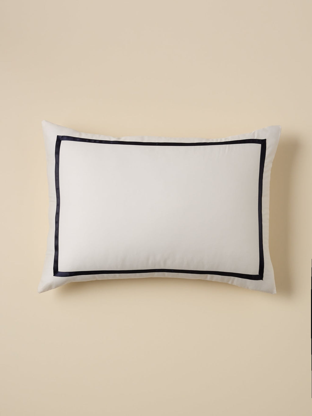 Taie d’oreiller en satin de coton à bordure – écru et marine, écru et bleu marine – vue 7