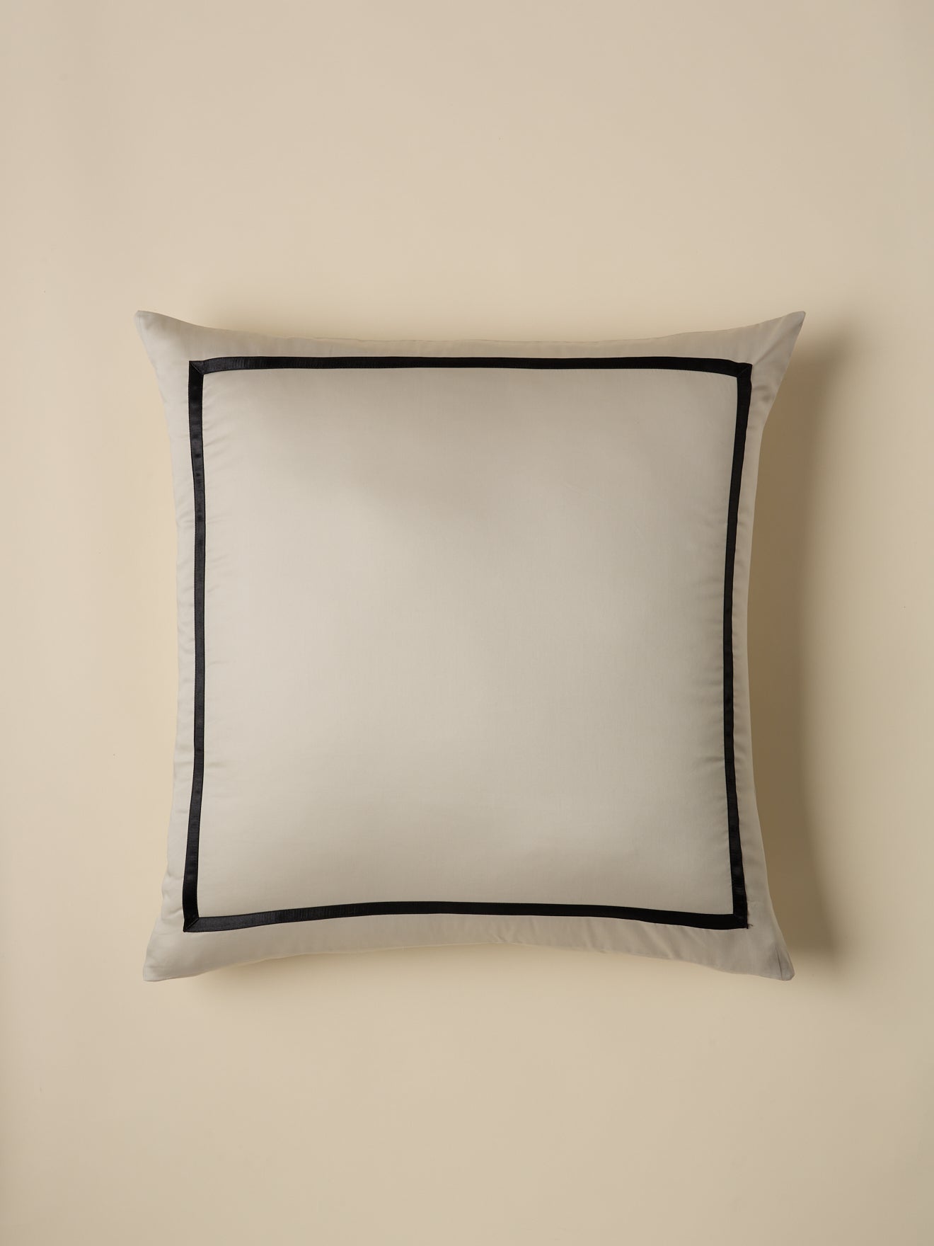 Taie d’oreiller en satin de coton à bordure – grège et noir, grège et noir – vue 3