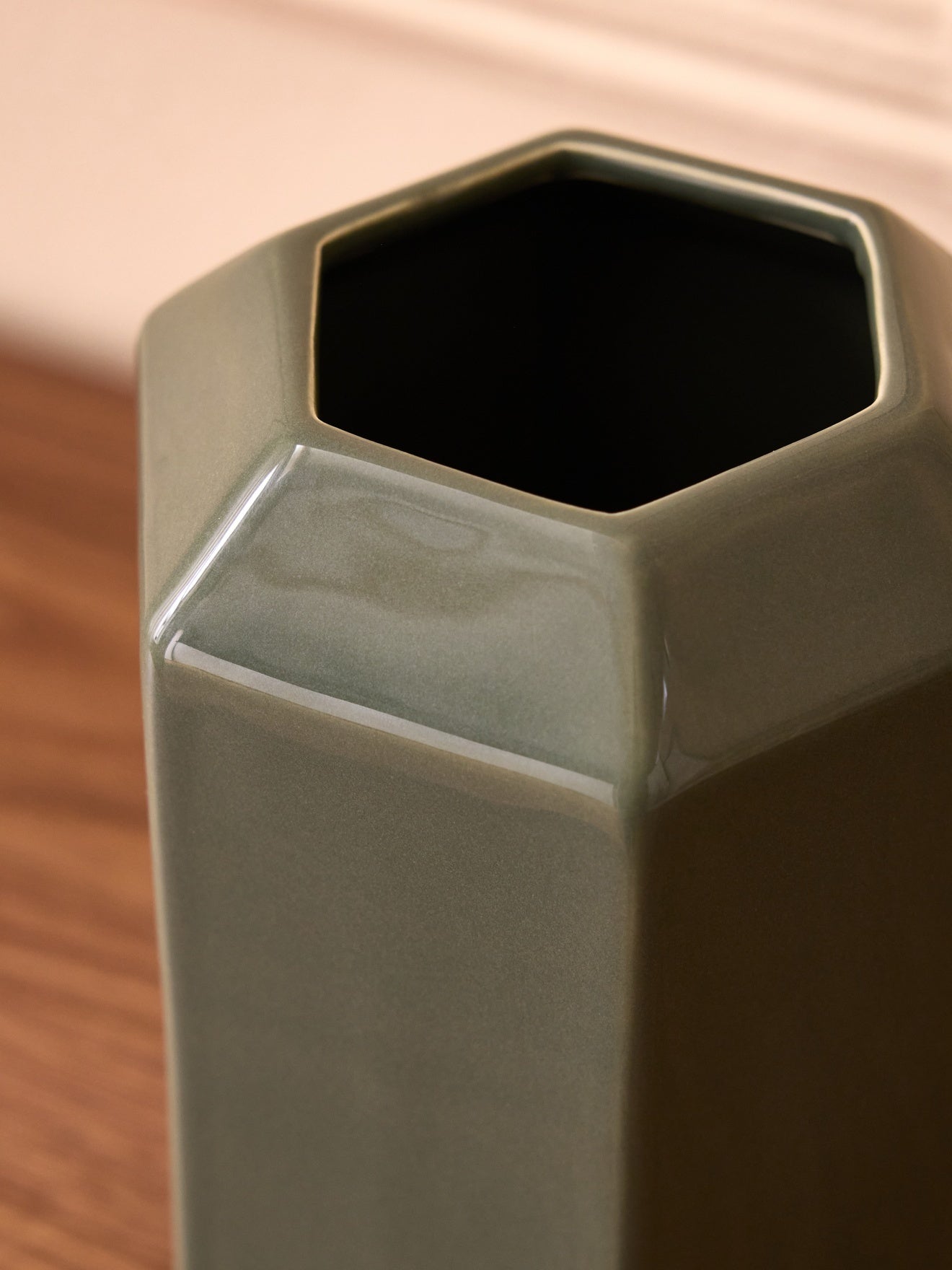Vase géométrique en céramique – vert sauge, sauge – vue 3