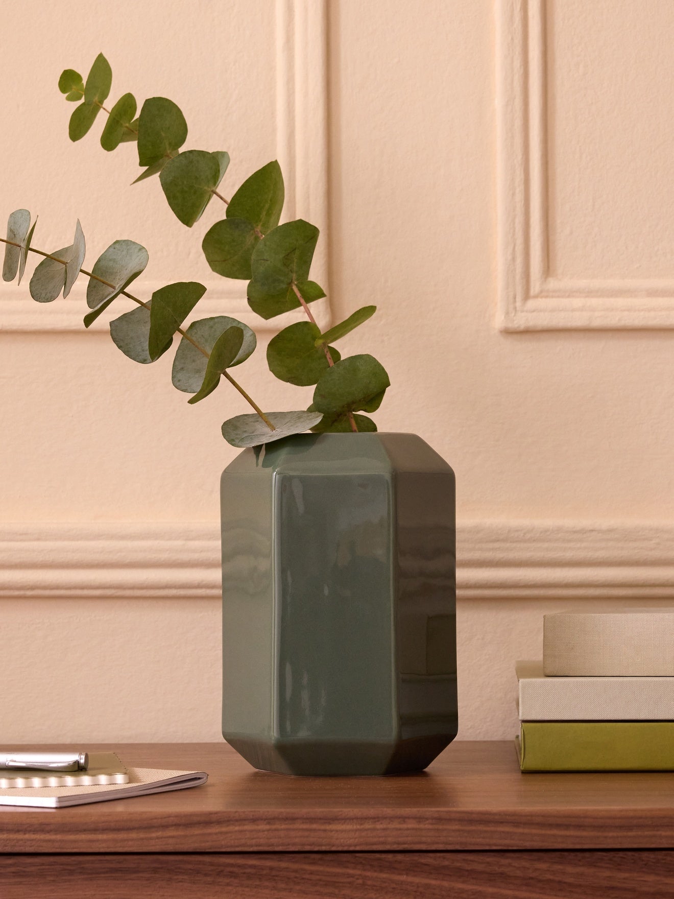 Vase géométrique en céramique – vert sauge, sauge – vue 1