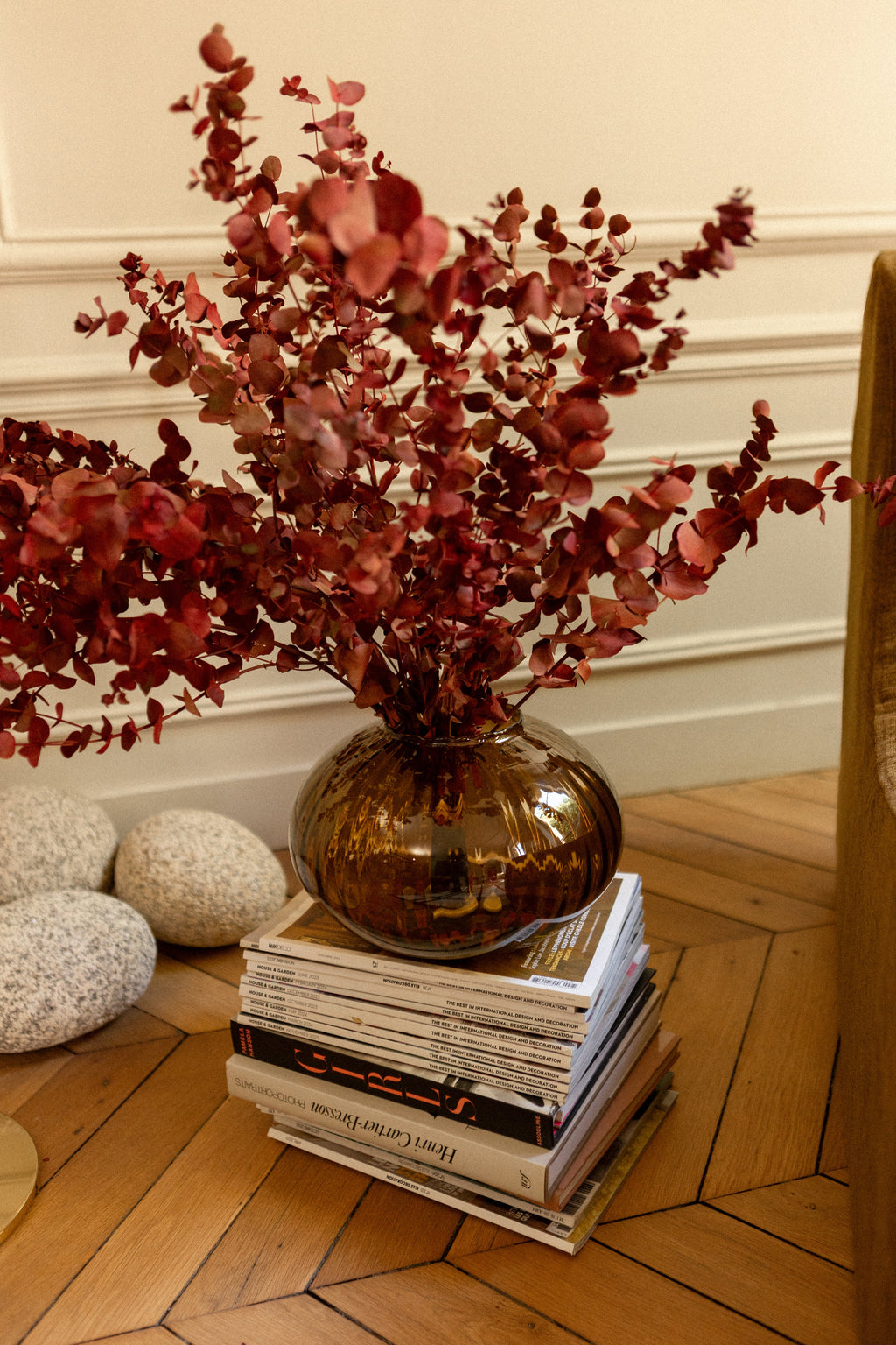 Vase boule strié en verre – cognac, cognac – vue 4