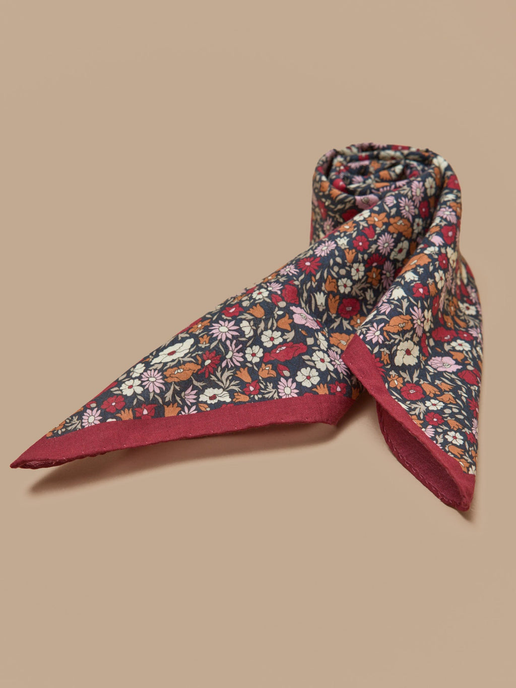 Bandana adulte à motif floral – 65 × 65 cm, motif floral sombre – vue 2