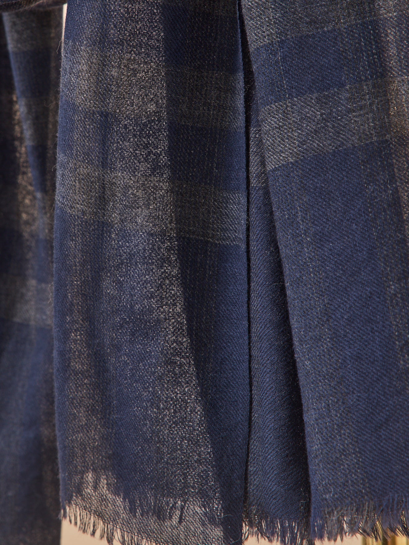 Écharpe adulte en twill de laine à carreaux – bleu marine et anthracite, bleu marine et anthracite – vue 4