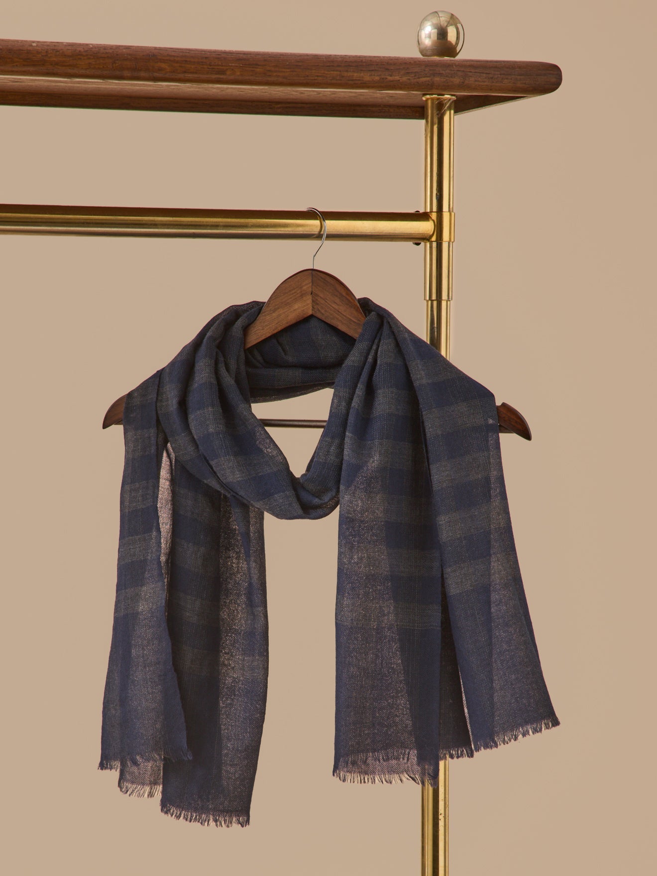 Écharpe adulte en twill de laine à carreaux – bleu marine et anthracite, bleu marine et anthracite – vue 2