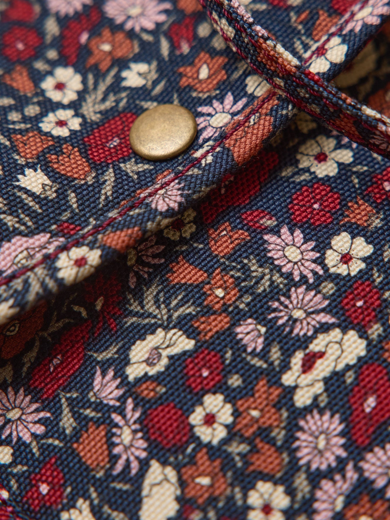 Pochette téléphone à motif floral avec bandoulière, motif floral sombre – vue 5
